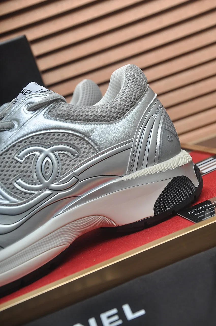 Men's shoes 💰600💶【CHANEL】(Chanel couple's model)👩‍❤️‍💋‍👨The latest all-season shoes🔥🔥The ultimate derivative model. Not only are you more fashionable on your feet, but wearing flat shoes can also lengthen your overall body shape ~ "Features" The simple upper is paired with conspicuous small fragrant cloth strips, which is fashionable and high-end. 💕💕Selected Chanel fabric for the upper, comfortable and soft fabric lining available in 5 colors 🐎Size: (women's 35-39, customized 40. Men's 38-44, customized 45)